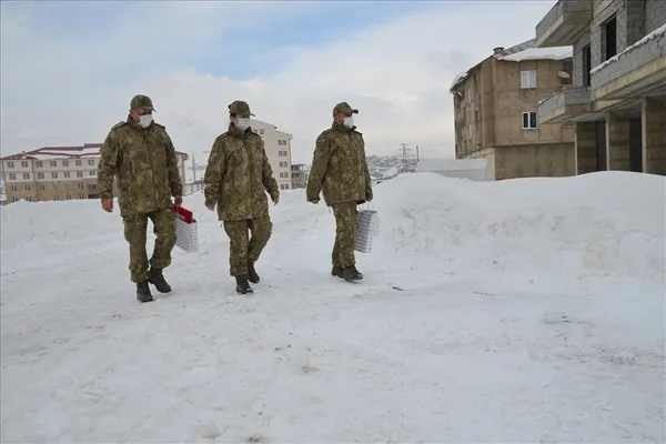 hakkaride-yasayan-9-yasindaki-hiraniin-anitkabiri-gorme-istegini-mehmetcik-gerceklestirecek-1611988738975.jpg Hakkari'de yaşayan 9 yaşındaki Hira'nın Anıtkabir'i görme isteğini Mehmetçik gerçekleştirecek-17