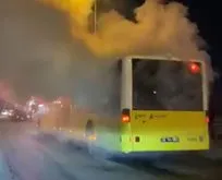 Yolda kalan İETT otobüsünden dumanlar yükseldi