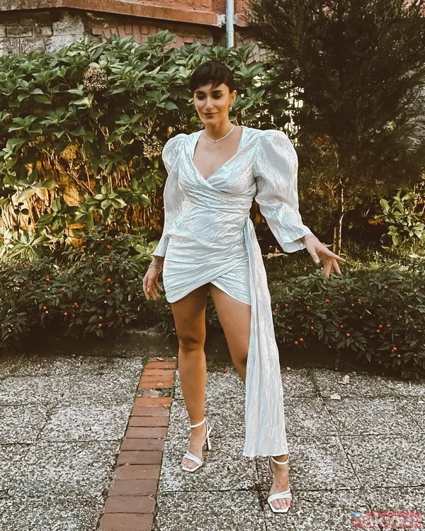 Bana Masal Anlatma’nın Ayperi’si Hande Doğandemir derin dekolteli süper mini elbisesiyle boy gösterdi! Ortalık yandı kavruldu - 7