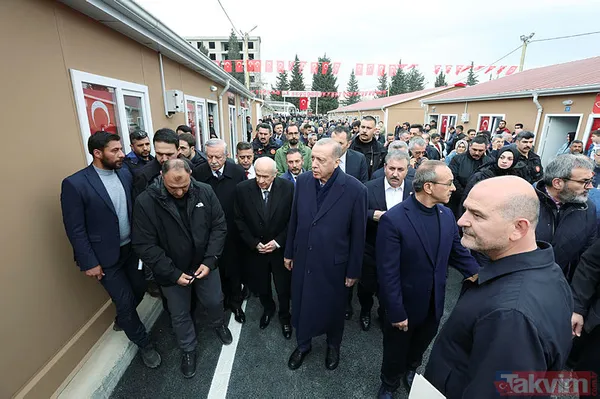 Cumhur yaraları sarıyor! Başkan Erdoğan Ramazan'ın ilk günü Kahramanmaraş'ta: Depremzedelerle bir araya geldi, tek tek dinledi - 3