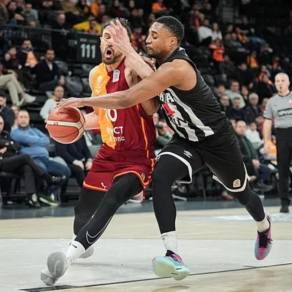 Galatasaray’dan Beşiktaş’a fark