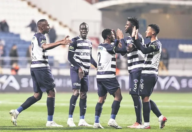 ingiliz-medyasindan-galatasaray-taraftarini-heyecanladiran-firmino-iddiasi-1678145673011.jpeg İngiliz medyasından Galatasaray taraftarını heyecanladıran Firmino iddiası-8