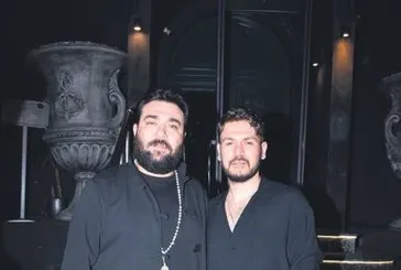 Şarkıcı Yalçın Topyanak’tan Suadiye’de sahne şov! Sakiler Grubu’nun solisti Hasan Gözetlik’ten tam destek