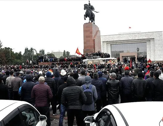 Kırgızistan’da yağma başladı