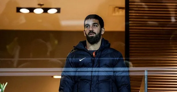 Arda Turan tribünden izledi!