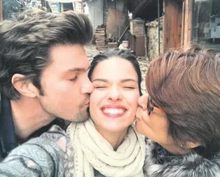 Öpücüğe boğdular