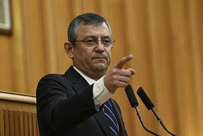 ozgur-ozelin-kadinlar-uzerinden-giristigi-algisi-patladi-baskan-erdogan-rakamlarla-aciklamisti-aile-kavraminda-1701780460870.jpeg Özgür Özel'in "kadınlar" üzerinden giriştiği algısı patladı! Başkan Erdoğan rakamlarla açıklamıştı... Aile kavramından rahatsız oldu-3