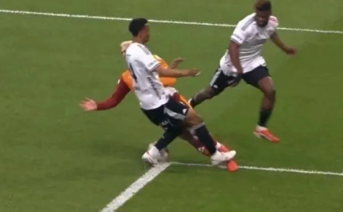 galatasaray-besiktas-macinda-baris-alper-yilmaz-ile-penalti-bekledi-1772904734518.jpeg Galatasaray Beşiktaş maçında Barış Alper Yılmaz ile penaltı bekledi!-2