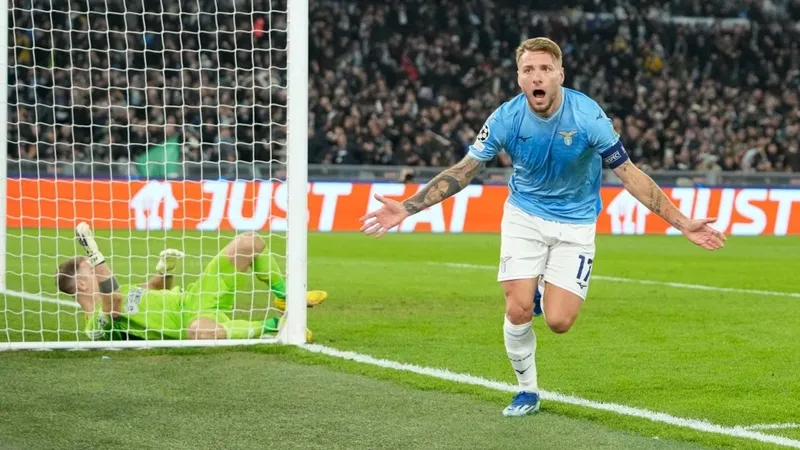 besiktasin-yeni-transferi-bu-aksam-istanbulda-imzalar-atiliyor-kartal-yine-yuksekten-ucacak-1720701256857.jpg Beşiktaş'ın yeni transferi bu akşam İstanbul'da! İmzalar atılıyor... Kartal yine yüksekten uçacak-16