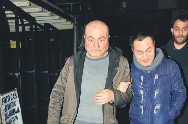 Etiler'de verdiği konser sonrası görüntülenen Serdar Ortaç'ın pantolonundaki ıslaklık şoke etti! Altına...