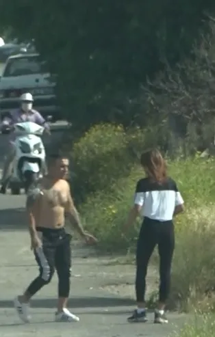 Antalya’da yarı çıplak maganda genç kadını önce takip etti sonra üzerine yürüdü
