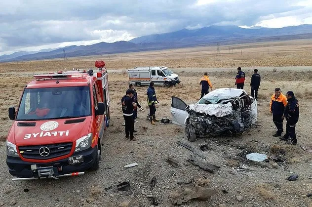 Son dakika... Van'da feci kaza: 3 kişi öldü, 4 kişi yaralandı
