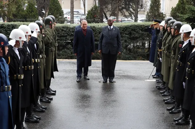 Bakan Akar Uganda Savunma Bakanı Bright Rwamirama ile bir araya geldi