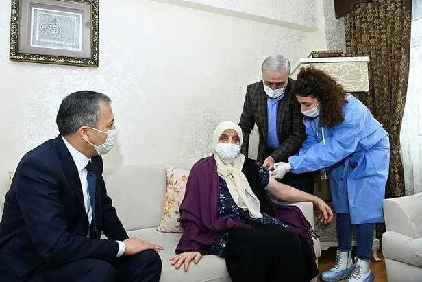 istanbul-valisi-ali-yerlikaya-acikladi-65-yas-ve-ustu-vatandaslarin-asilanma-orani-yuzde-71e-ulasti-1615922371775.jpeg İstanbul Valisi Ali Yerlikaya açıkladı: 65 yaş ve üstü vatandaşların aşılanma oranı yüzde 71'e ulaştı-2