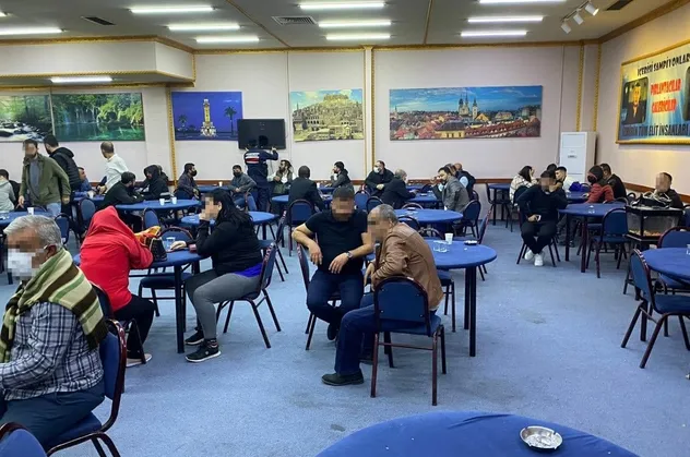 İzmir'de aynı binaya 51'inci kumar baskını