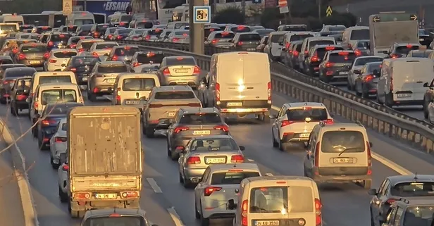 Ara tatil sonrası İstanbul'da trafik yoğunluğu! Yüzde 80'e çıktı