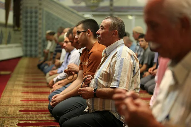 regaip-kandili-namazi-ne-zaman-saat-kacta-2022-regaip-kandili-namazi-nasil-kilinir-kac-rekattir-regaip-kandili-1643801810559.jpg Regaip Kandili namazı var mı? 2023 Regaip Kandili namazı saat kaçta nasıl kılınır, kaç rekattır? Regaip kandili Türkçe dua...-5