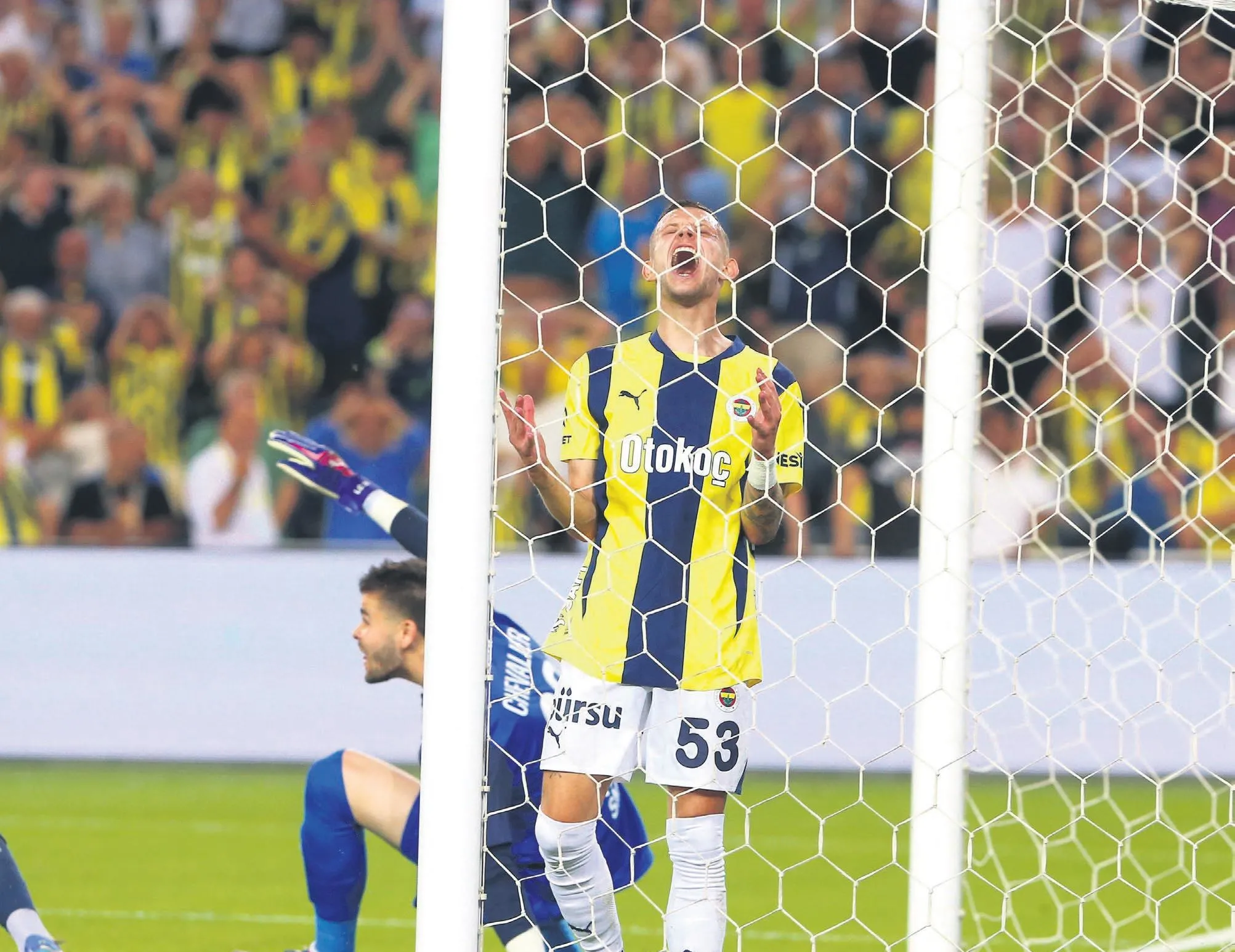 Hasretinle yandı gönlüm