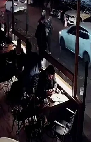 İstanbul Beşiktaş'ta başörtülü kadına yumruklu saldırı!