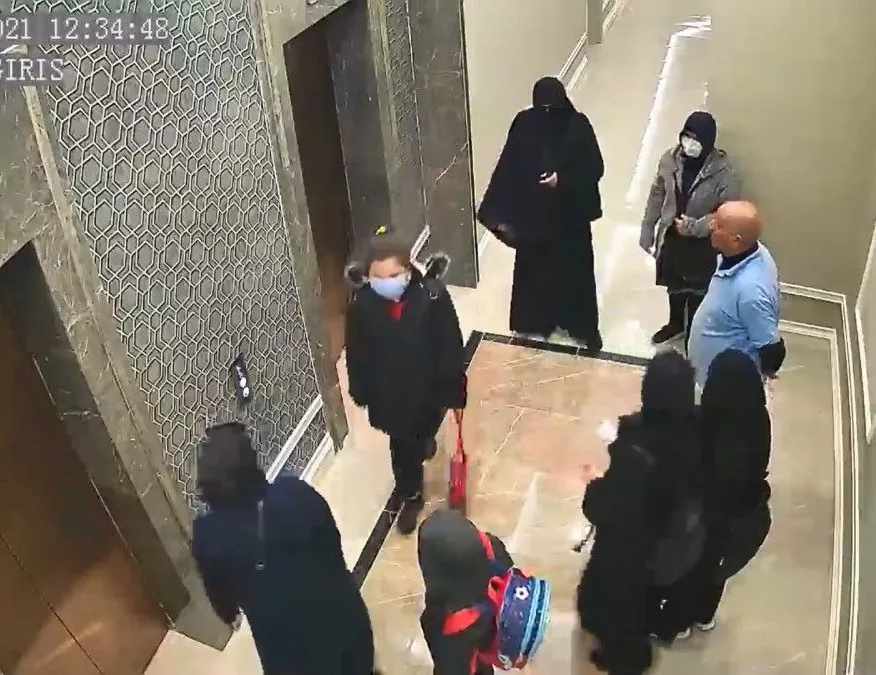 Hırsızlık için çarşaflara gizlendiler!