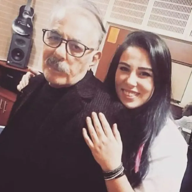 Başka Bir Gün'ün Haluk'u Avni Yalçın bakın hangi ünlü oyuncunun babası çıktı! Meğer Uzak Şehir'in yıldızının... - 20