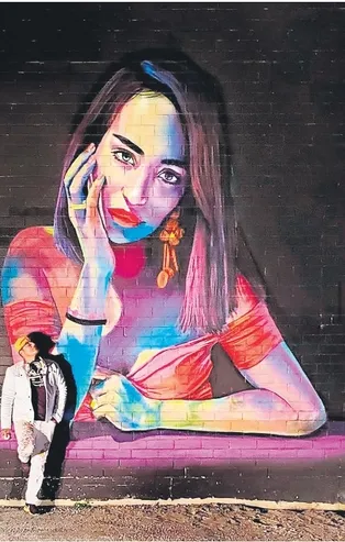 'SA'natsal jest! New York’un duvarında Melisa Tapan sürprizi…