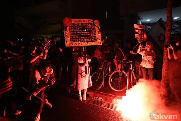 Tel Aviv'de isyan ateşi büyüyor! Katil Netanyahu'nun istifası için on binlerce İsrailli yine sokaklara akın etti - 23