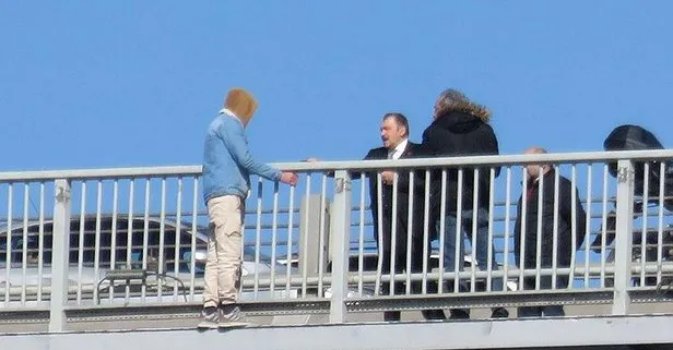 Son dakika: Köprüde intihar girişiminde bulunan kişiyi eski bakan Eroğlu ikna etti