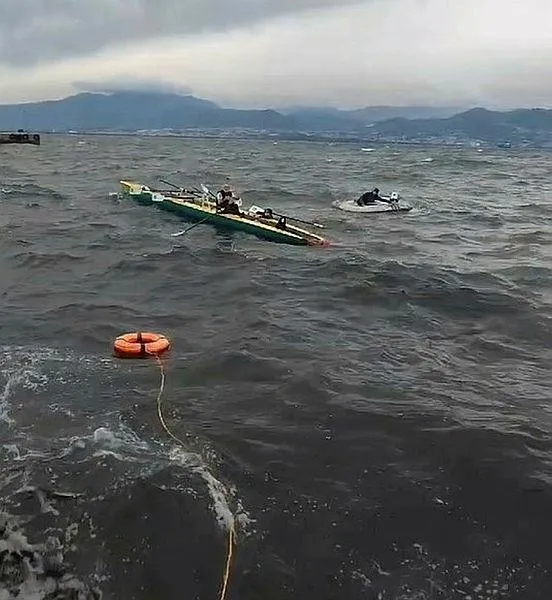 denizin-ortasinda-can-pazari-kocaelide-kanolar-alabora-oldu-1700912012965.jpeg Denizin ortasında can pazarı! Kocaeli'de kanolar alabora oldu-3