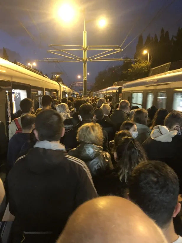 istanbullu-isten-cikip-evine-gidemiyor-chpli-ekrem-imamoglu-yonetimindeki-ibb-vatandasi-usandirdi-bu-kez-tramvaylar-1636999234025.jpeg İstanbullu işten çıkıp evine gidemiyor! CHP'li Ekrem İmamoğlu yönetimindeki İBB, vatandaşı usandırdı: Bu kez tramvaylar-6