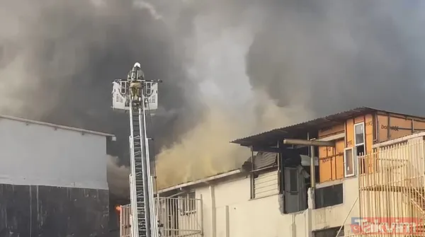 Bağcılar'da panik! Tekstil atölyesinde patlama sonrası yangın - 3