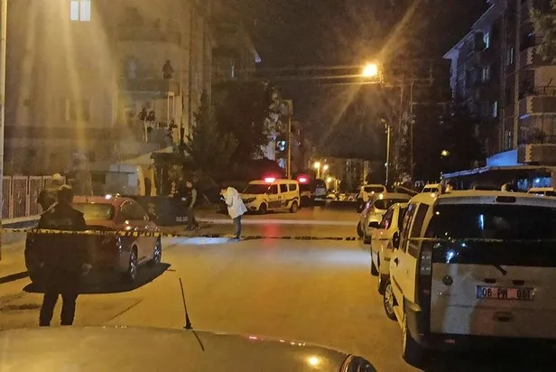 ankara-sincanda-kardesler-arasinda-bicakli-kavga-1-olu-1-yarali-1665441807144.jpeg Ankara Sincan'da kardeşler arasında bıçaklı kavga! 1 ölü, 1 yaralı...-3