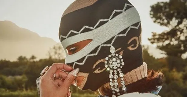 Rihanna maskesiyle ortalığı salladı!