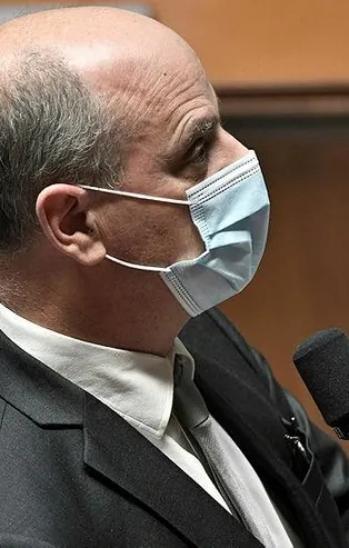 SON DAKİKA: Fransa’da Eğitim Bakanı kendisinin konu edildiği çizgi romanı yayından kaldırttı