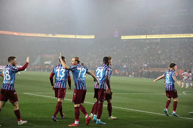 Son dakika: Spor Toto Süper Lig'in şampiyonu Trabzonspor'a büyük onur!