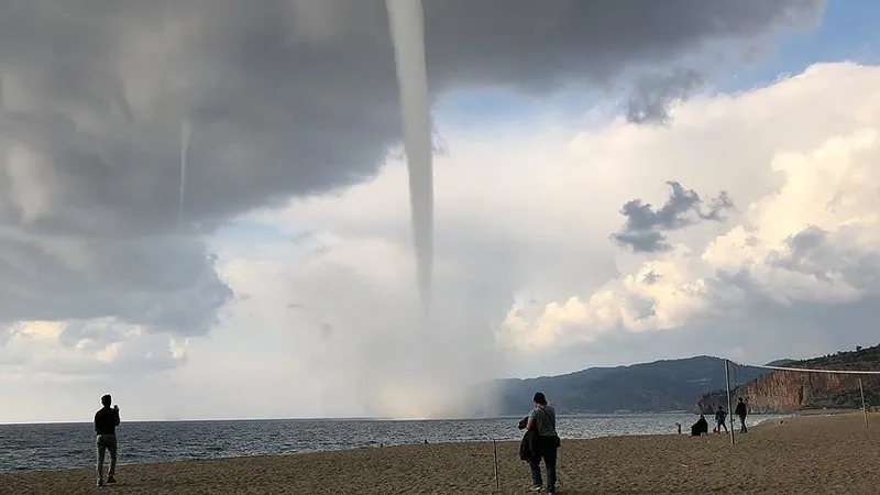 meteorolojinin-nisan-raporu-60-sel-25-dolu-25-heyelan-kayitlara-gecti-1778870878553.jpg Meteoroloji’nin Nisan raporu: 60 sel, 25 dolu, 25 heyelan kayıtlara geçti-6
