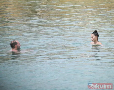 Demet Özdemir ebruli bikisiniyle durdu durdu şovunu yaptı geçen yılki halinden eser yok! Yanında Hazal Kaya ve Selin Şekerci de var - 9