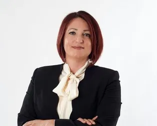 Kendisini müdür yaptı çift maaşı cebe attı