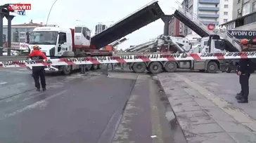 Ankara'da kamyon üst geçide çarptı: 3 yaralı