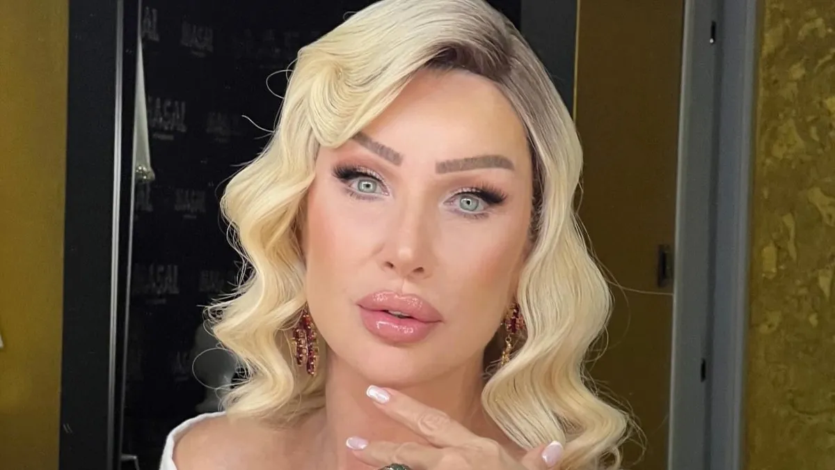 "Onun yaşındakiler sidik torbasıyla geziyor!" Seda Sayan'dan Ajda Pekkan'a şoke eden övgü...