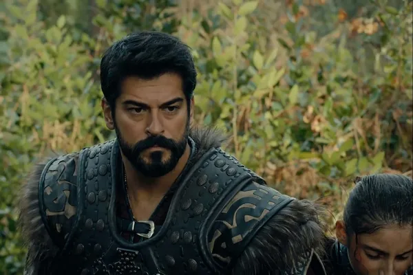 kurulus-osman-102-bolum-fragmani-nefes-kesti-girmeye-calistigin-bu-topraklar-senin-gibilerin-lesleriyle-dolu-1666215426499.jpg