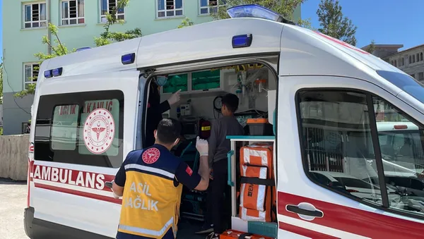 son-dakika-kagithanede-soforu-kalp-krizi-geciren-iett-otobusu-6-araca-carpti-beykozda-iett-otobusu-kaldirima-c-1650535910937.jpg SON DAKİKA: Kağıthane'de şoförü kalp krizi geçiren İETT otobüsü 6 araca çarptı! Beykoz'da İETT otobüsü kaldırıma çıktı taşlara vurdu-9