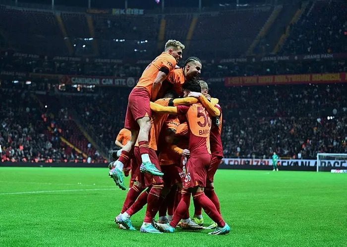 cimbom-ecel-terleri-doktugu-macta-3-puana-bitime-5-dakika-kala-mertensle-ulasti-1705368404335.jpeg Cimbom Ecel terleri döktüğü maçta 3 puana bitime 5 dakika kala Mertens'le ulaştı-2