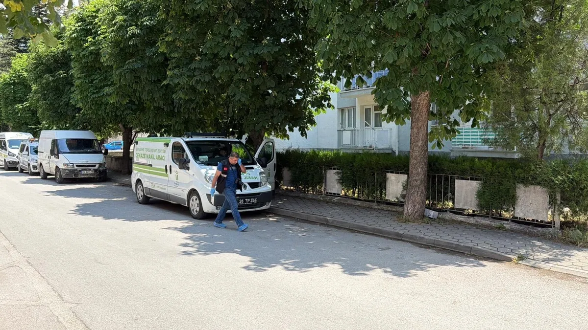 1781184261004.jpeg Üvey kızı evde ölü buldu: 78 yıl kimliksiz yaşadığı ortaya çıktı-5
