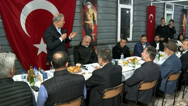 Bakan Akar afet bölgesinde: "Üstesinden gelemeyeceğimiz zorluk yok"-2