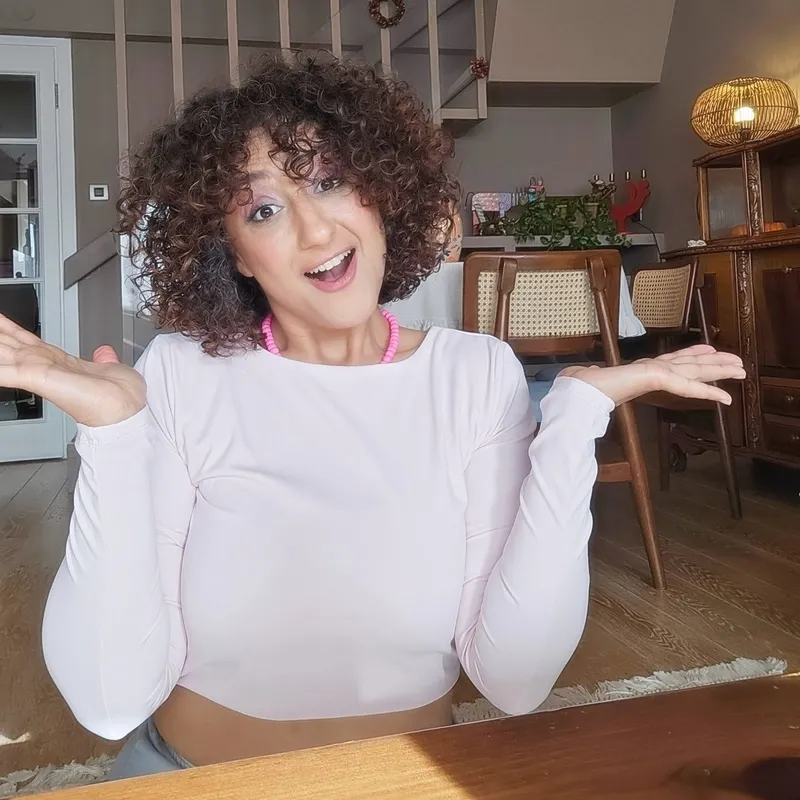 ecem-erkek-babasiyla-yazismalarini-ifsa-etti-1774441398091.jpg "Benim her şeyimi yazdı" Ecem Erkek babasıyla yazışmalarını ifşa etti! Sesli komut imtihanı...-3