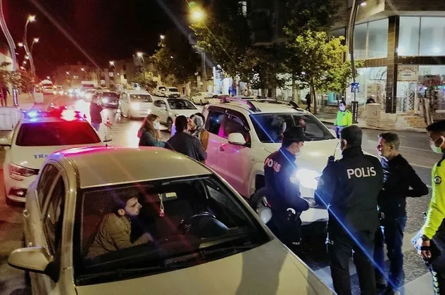 Şanlıurfa'da kent genelinde 600 polisin katılımıyla gerçekleşen, asayiş uygulaması yapıldı: 18 kişi göz altına alındı