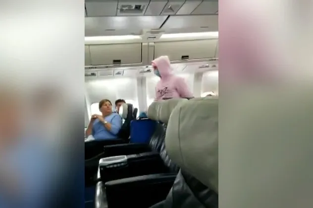 Kanada'da uçakta Koronavirüs şakası yaptı gözaltına alındı!
