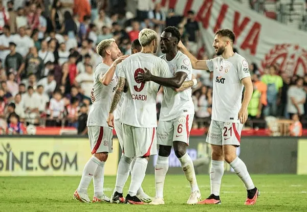 okan-burukun-plani-tuttu-antalyaspor-maci-sonrasi-dursun-ozbek-ve-erden-timur-ile-gorusen-teknik-direktorun-ar-1696890221680.jpeg Okan Buruk'un planı tuttu! Antalyaspor maçı sonrası Dursun Özbek ve Erden Timur ile görüşen teknik direktörün "Artık bizi hiç kimse tutamaz" dediği öğrenildi-7