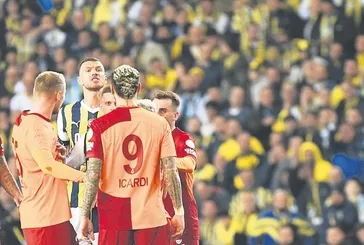 Edin Dzeko'dan maçta kafasını direğe vuran Icardi hakkında çarpıcı açıklama: Bunlar hep ağlıyor